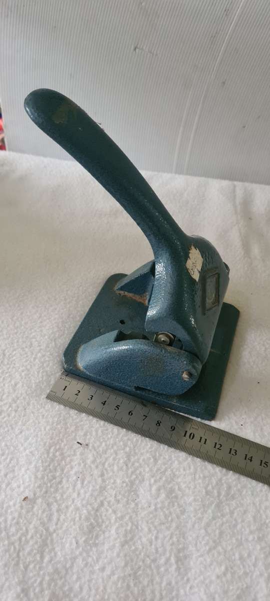 VINTAGE METAL HAND PUNCH