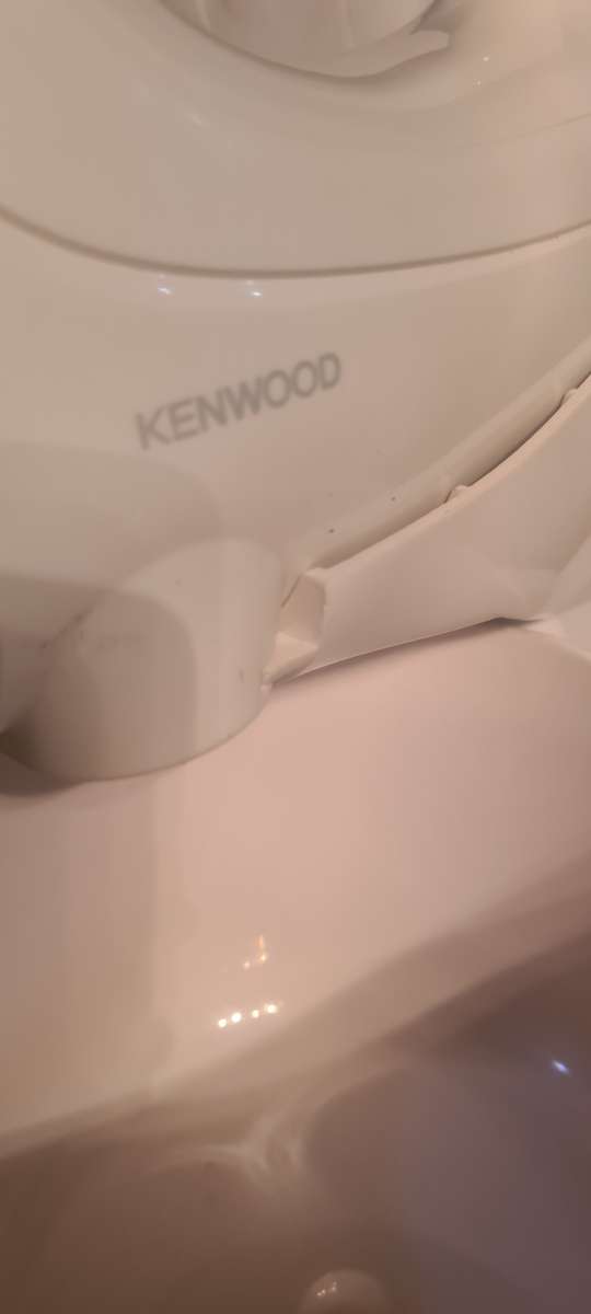 KENWOOD MIXER WITH STAND,BOWL AND ATTACHMENTS(WORKS)