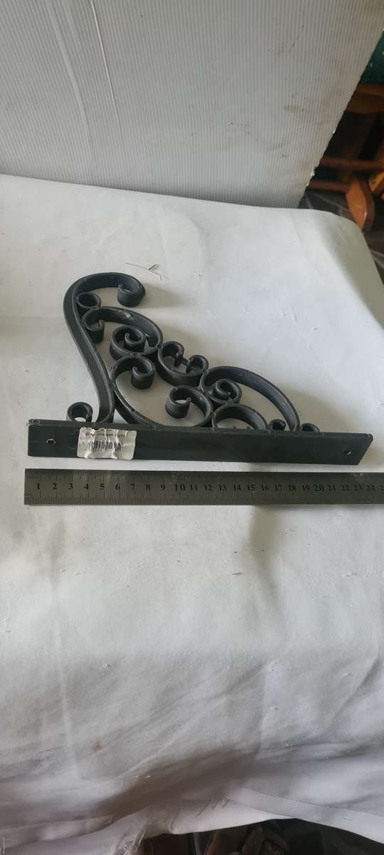 4 PIECE WALL BRACKETS (GREAT FOR HANGING BASKETS PLANTS