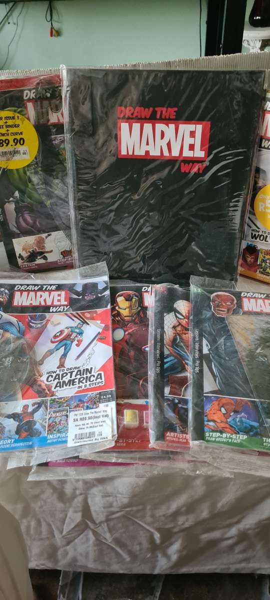 9 DIFFERENT ISSUES OF DRAW THE MARVEL WAY (INCL.A MARVEL FILE AND BINDER)37 PIECE