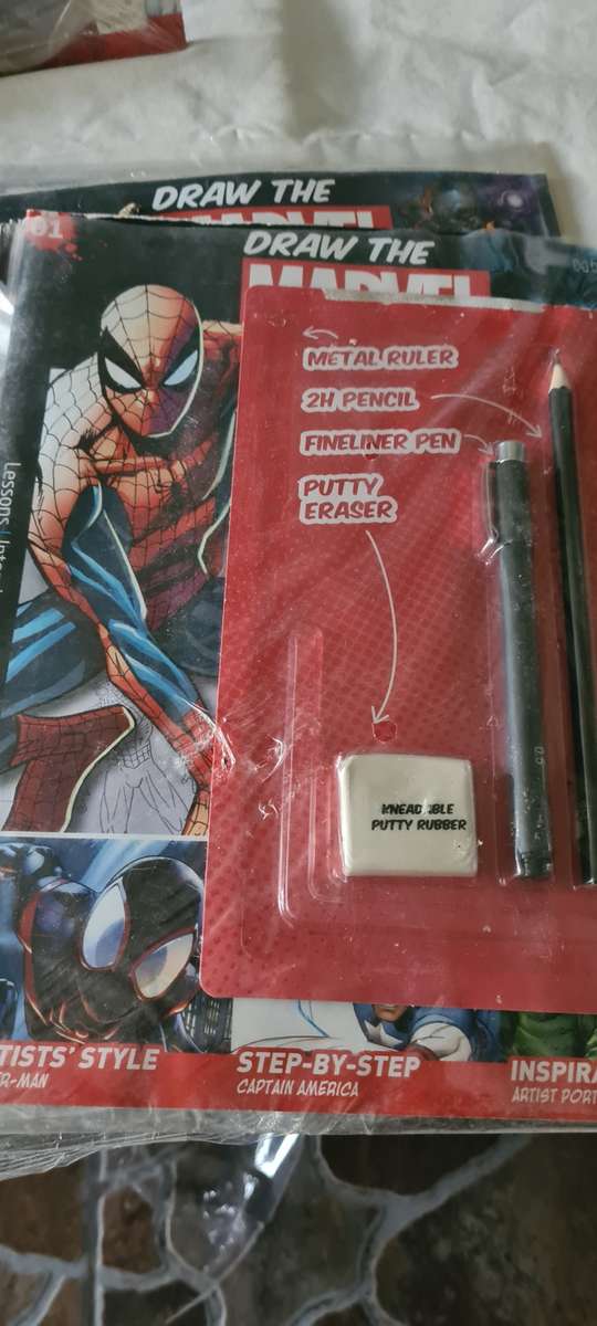 9 DIFFERENT ISSUES OF DRAW THE MARVEL WAY (INCL.A MARVEL FILE AND BINDER)37 PIECE