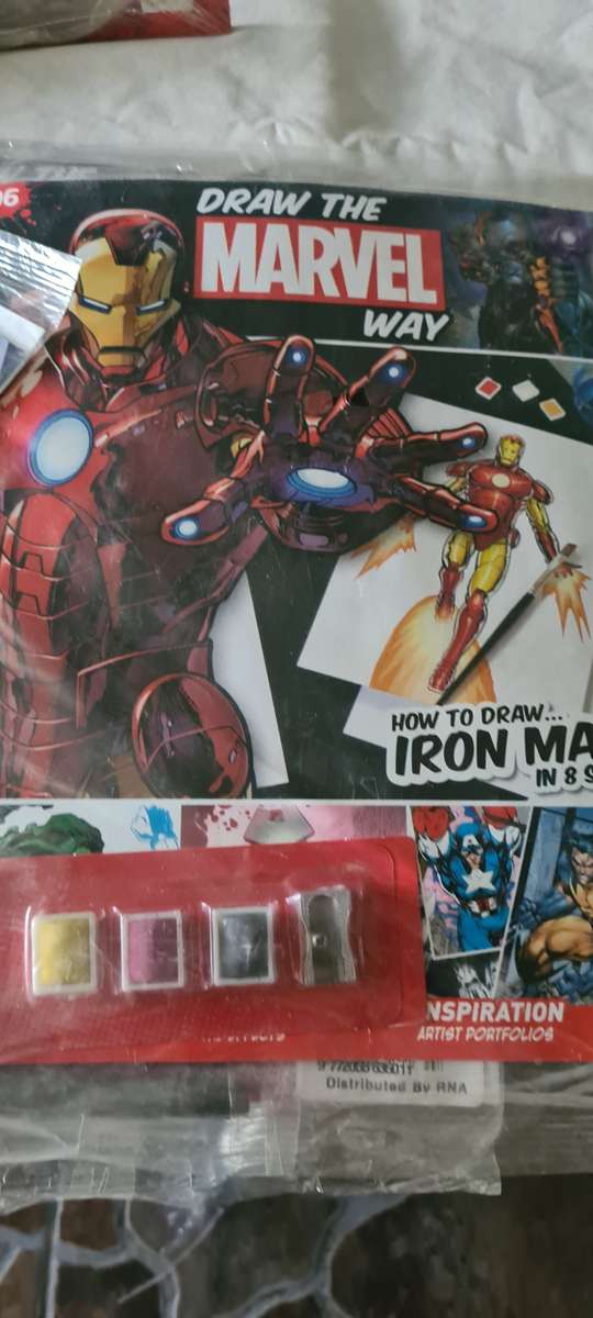 9 DIFFERENT ISSUES OF DRAW THE MARVEL WAY (INCL.A MARVEL FILE AND BINDER)37 PIECE