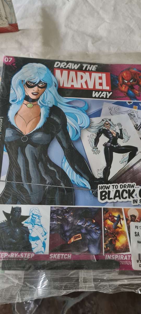 9 DIFFERENT ISSUES OF DRAW THE MARVEL WAY (INCL.A MARVEL FILE AND BINDER)37 PIECE