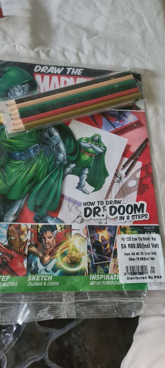 9 DIFFERENT ISSUES OF DRAW THE MARVEL WAY (INCL.A MARVEL FILE AND BINDER)37 PIECE