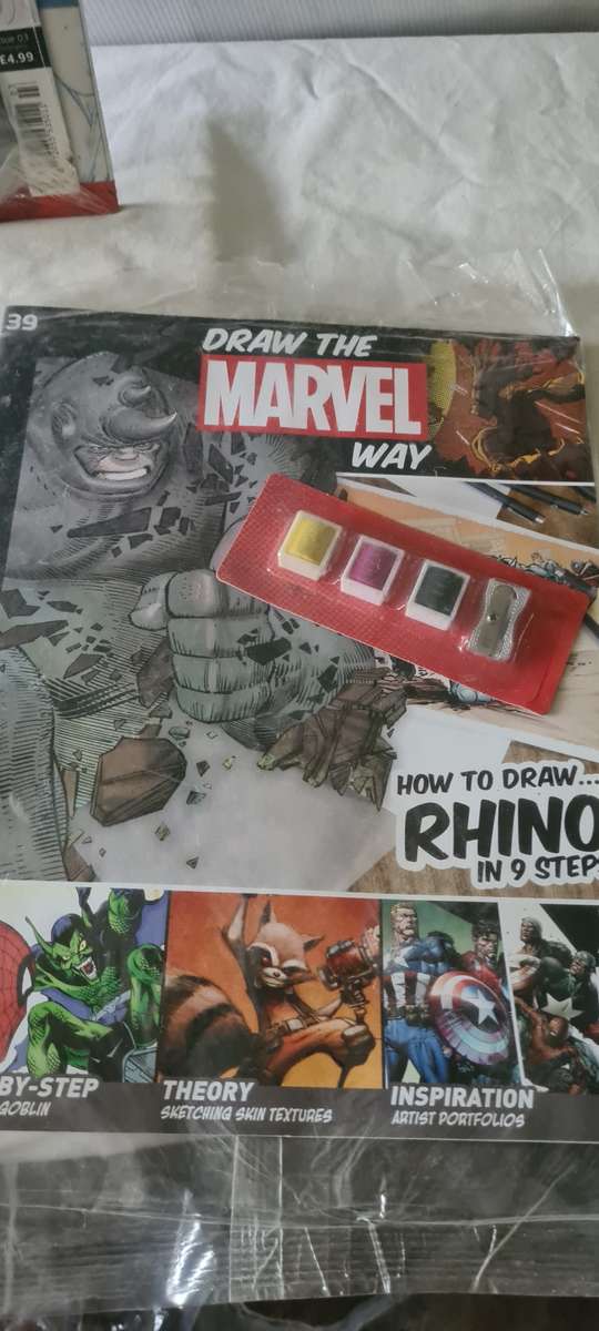 9 DIFFERENT ISSUES OF DRAW THE MARVEL WAY (INCL.A MARVEL FILE AND BINDER)37 PIECE