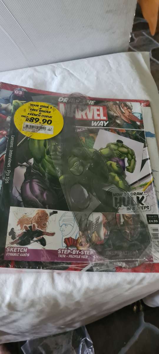 9 DIFFERENT ISSUES OF DRAW THE MARVEL WAY (INCL.A MARVEL FILE AND BINDER)37 PIECE