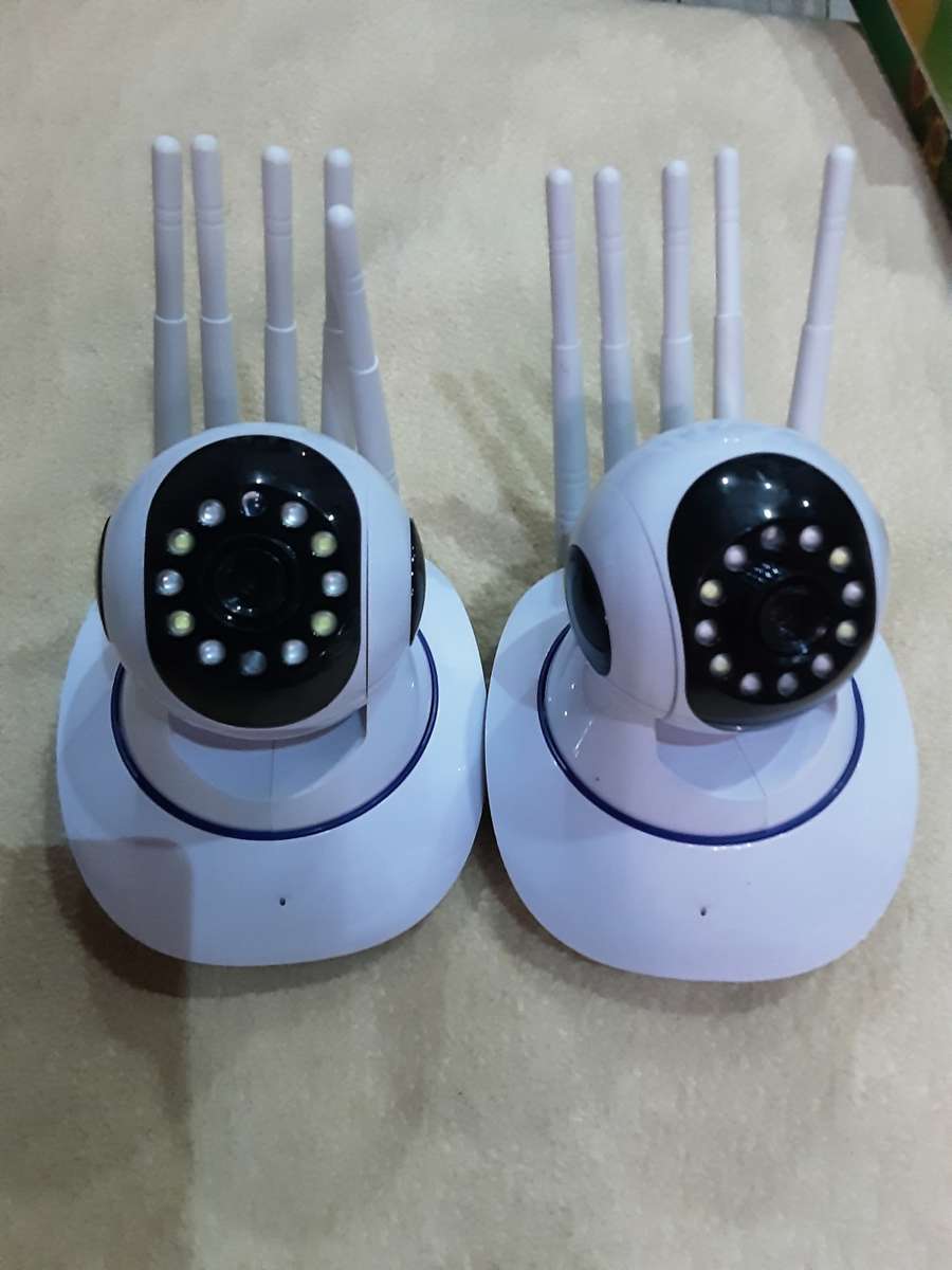 2 X WIFI CAMERAS-SEE DESCRIPTION