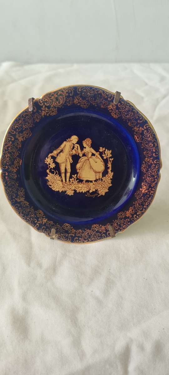 VINTAGE PORCELAIN WALLPLATE ON STAND(LIMOGES CASTEL FRANCE)