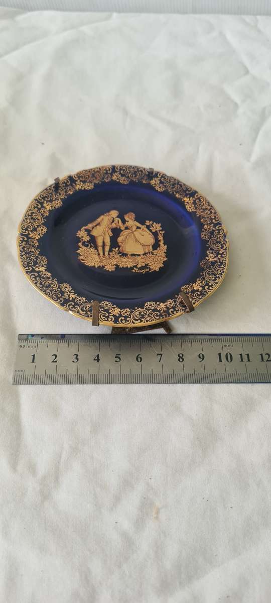 VINTAGE PORCELAIN WALLPLATE ON STAND(LIMOGES CASTEL FRANCE)