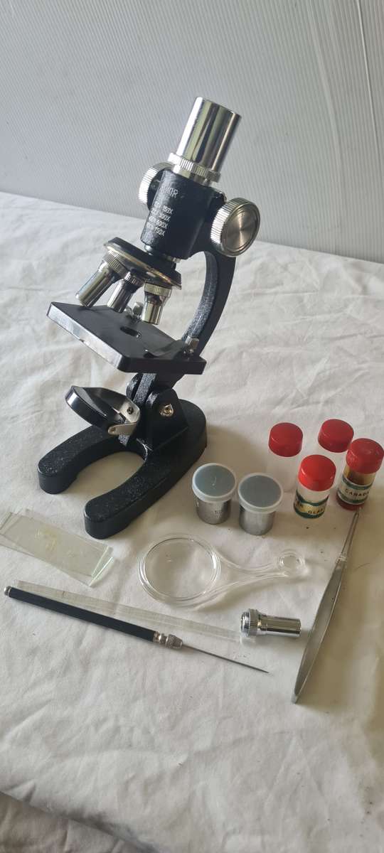 HIGH QUALITY MICROSCOPE WITH ASSESCORIES