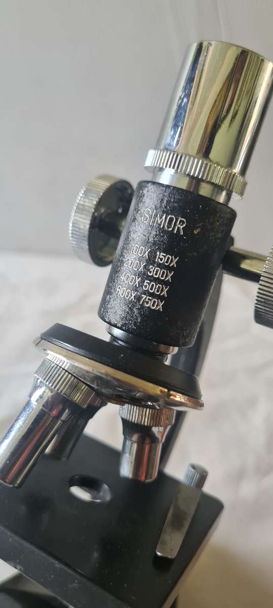 HIGH QUALITY MICROSCOPE WITH ASSESCORIES