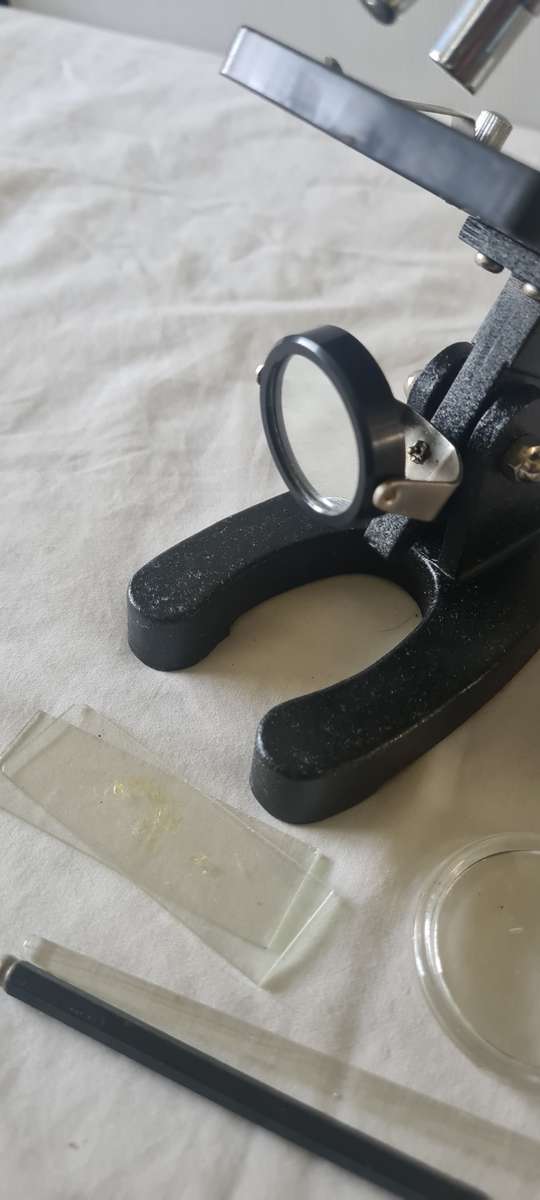 HIGH QUALITY MICROSCOPE WITH ASSESCORIES