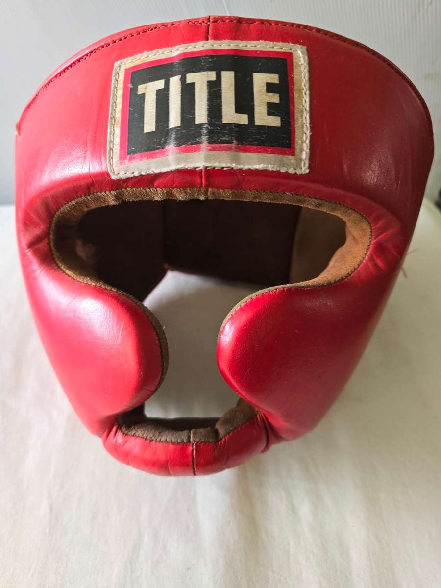 TITLE BOXING LEATHER TRAINING SPARRING HEADGEAR