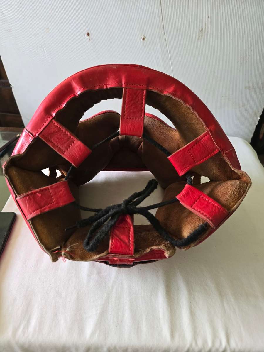 TITLE BOXING LEATHER TRAINING SPARRING HEADGEAR