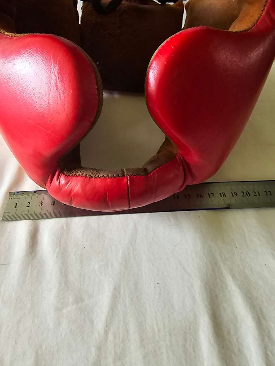 TITLE BOXING LEATHER TRAINING SPARRING HEADGEAR