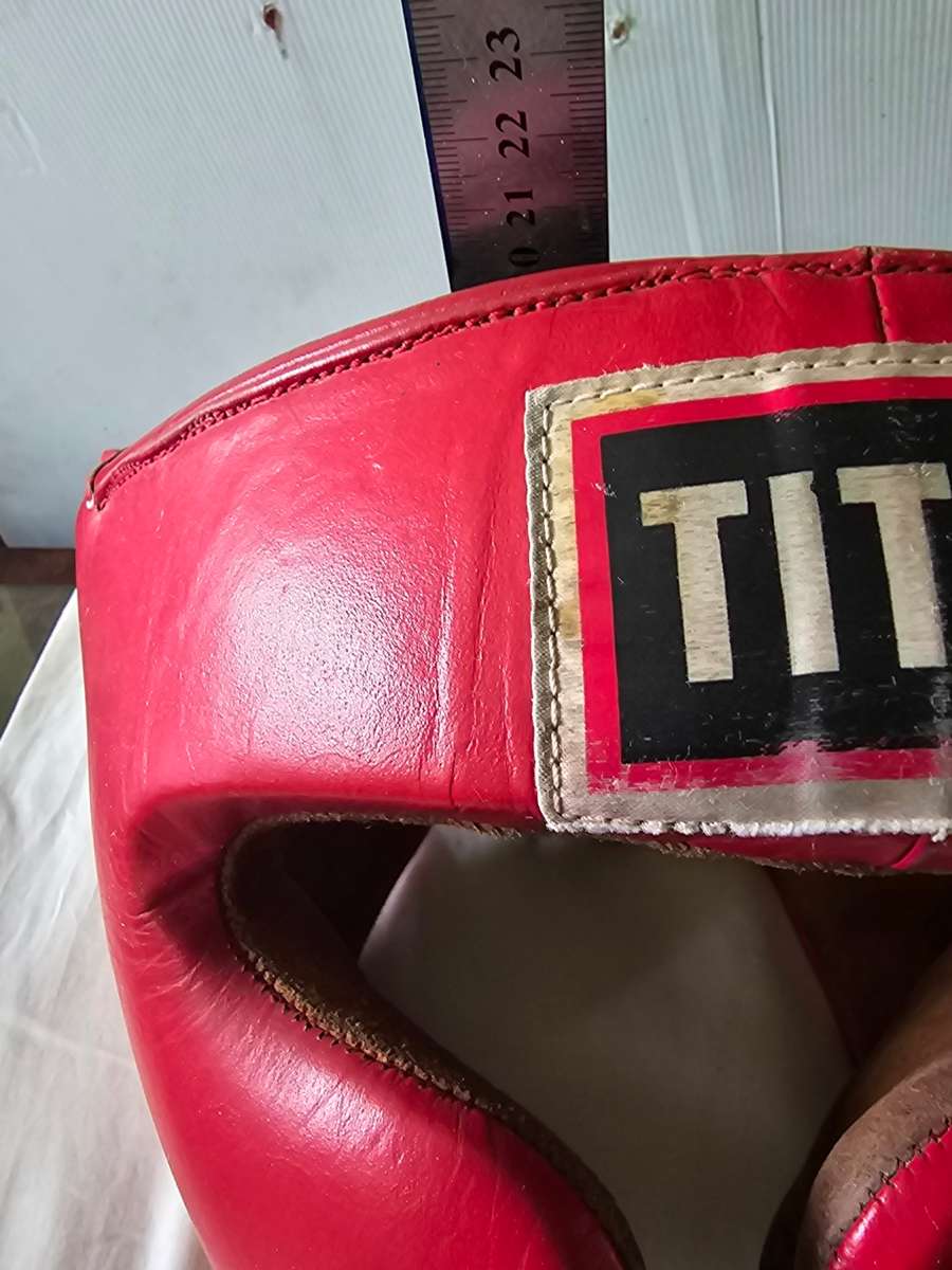TITLE BOXING LEATHER TRAINING SPARRING HEADGEAR