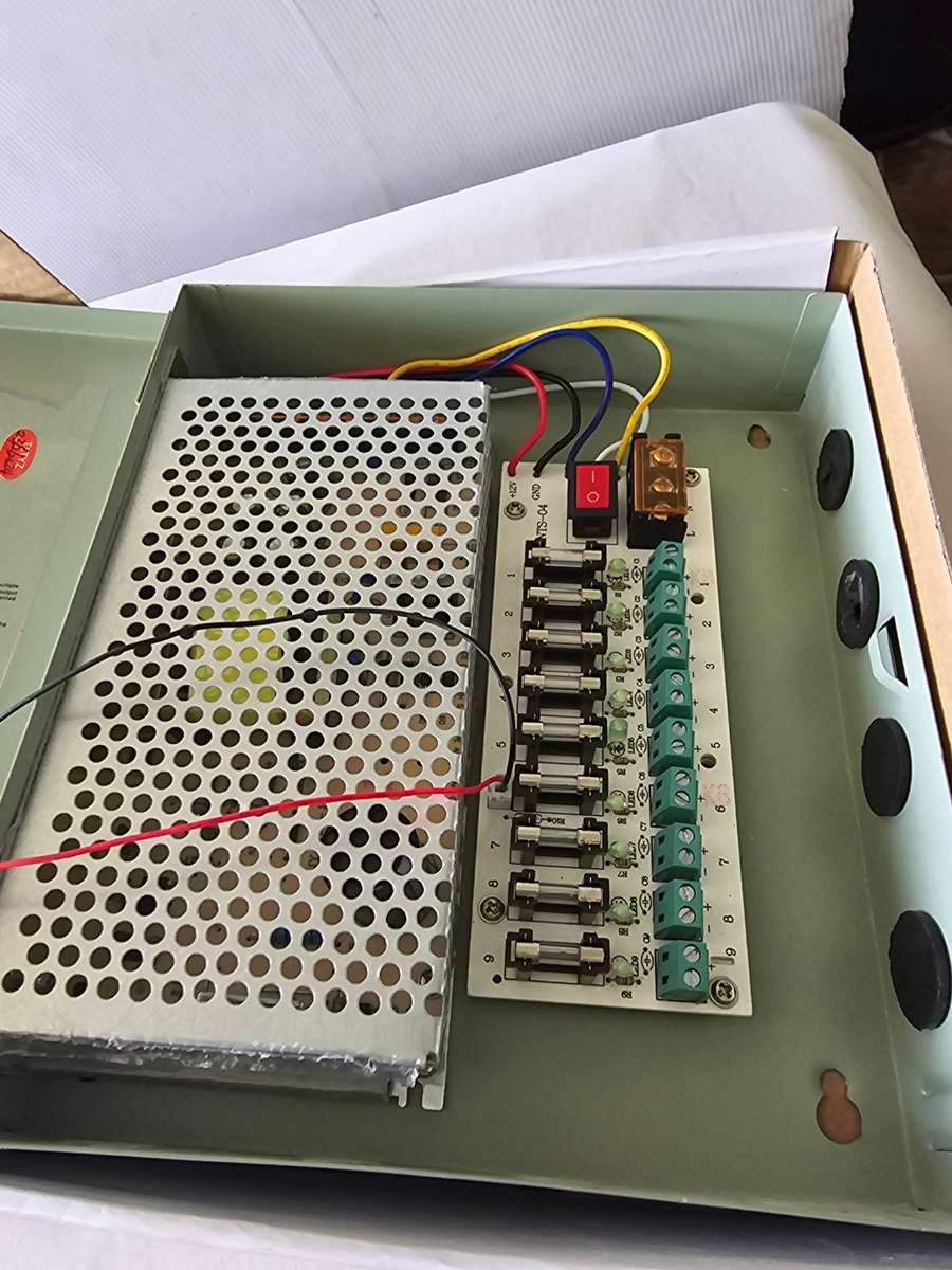 12 VDC,9 OUTPUT SWITCH MODE CCTV POWER SUPPLY