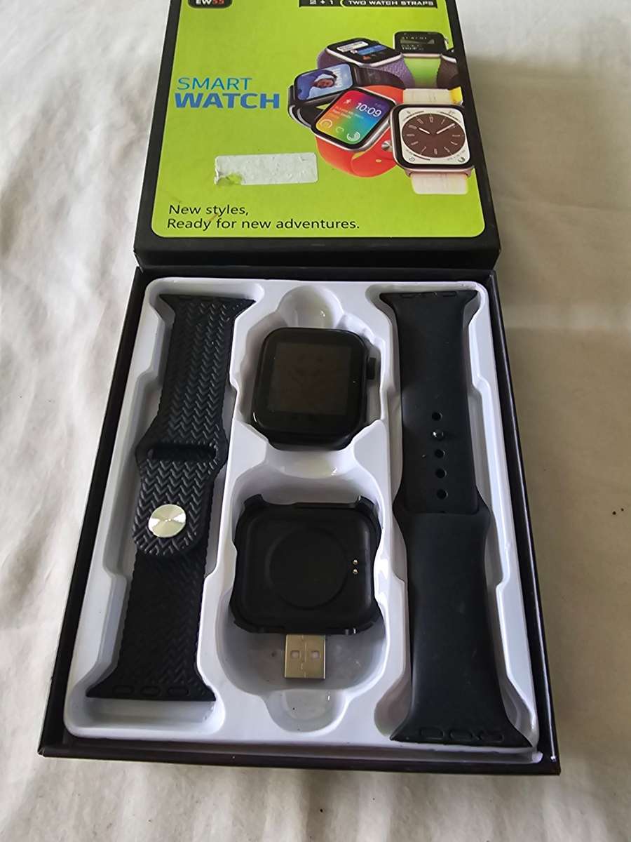 SMART WATCH WITH 2 CHANGEABLE STRAPS