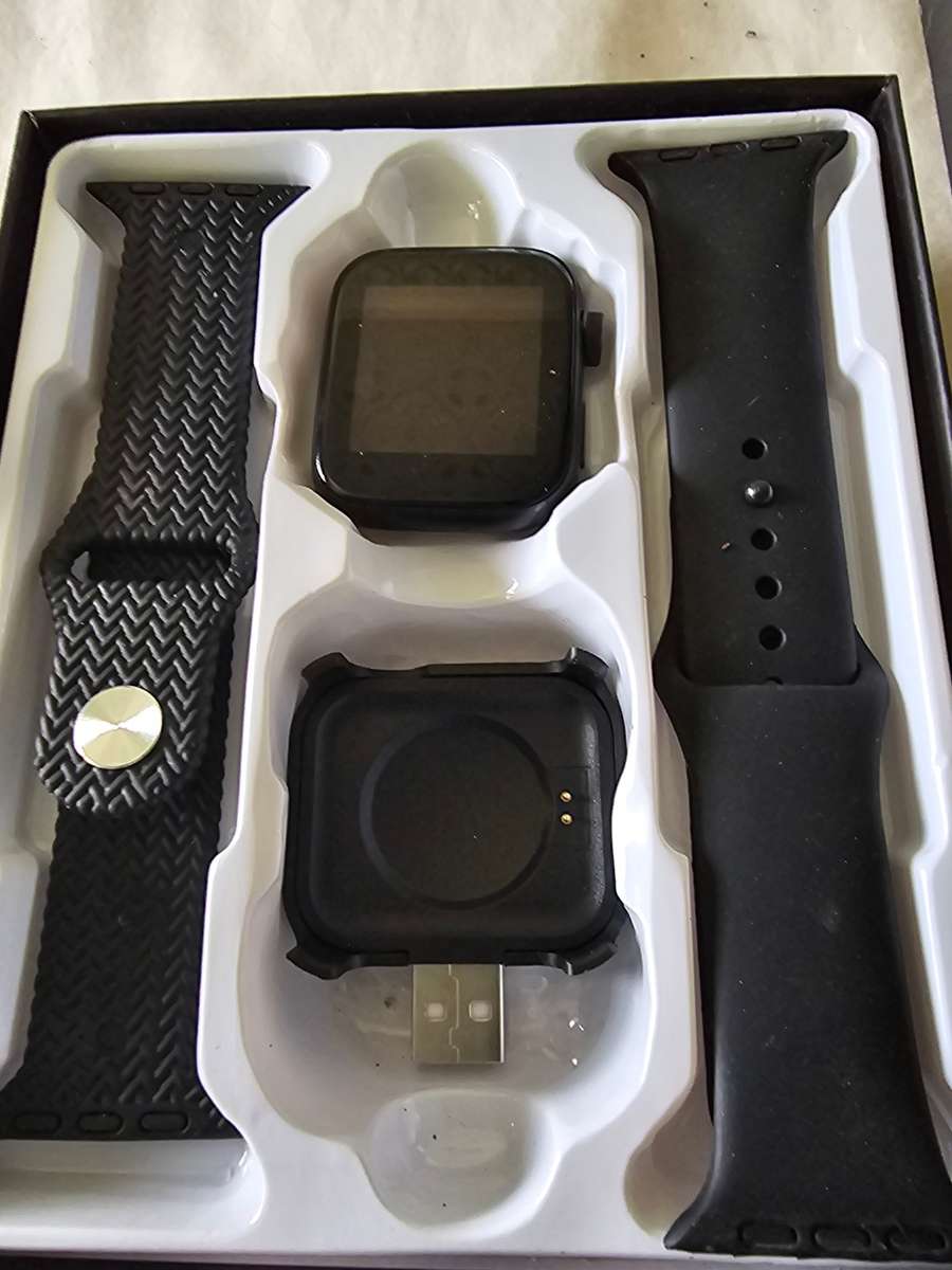 SMART WATCH WITH 2 CHANGEABLE STRAPS