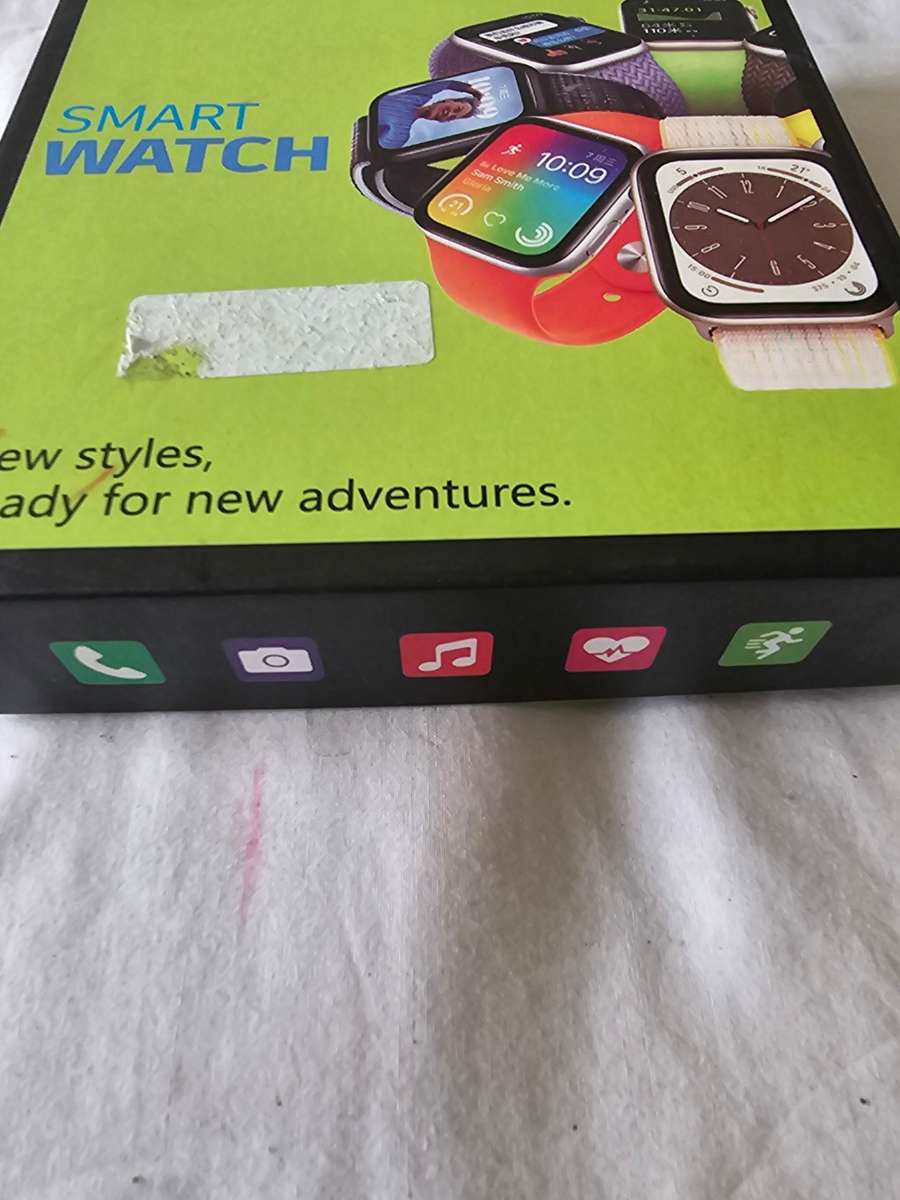 SMART WATCH WITH 2 CHANGEABLE STRAPS