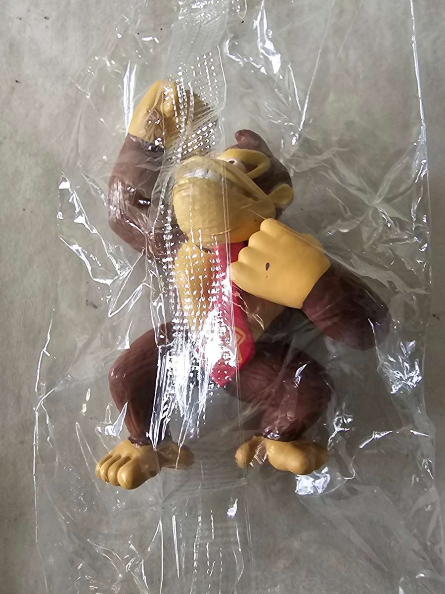 6 PIECE COLLECTABLE MINI TOYS(INCL.MARIO BROS AND LUIGI)