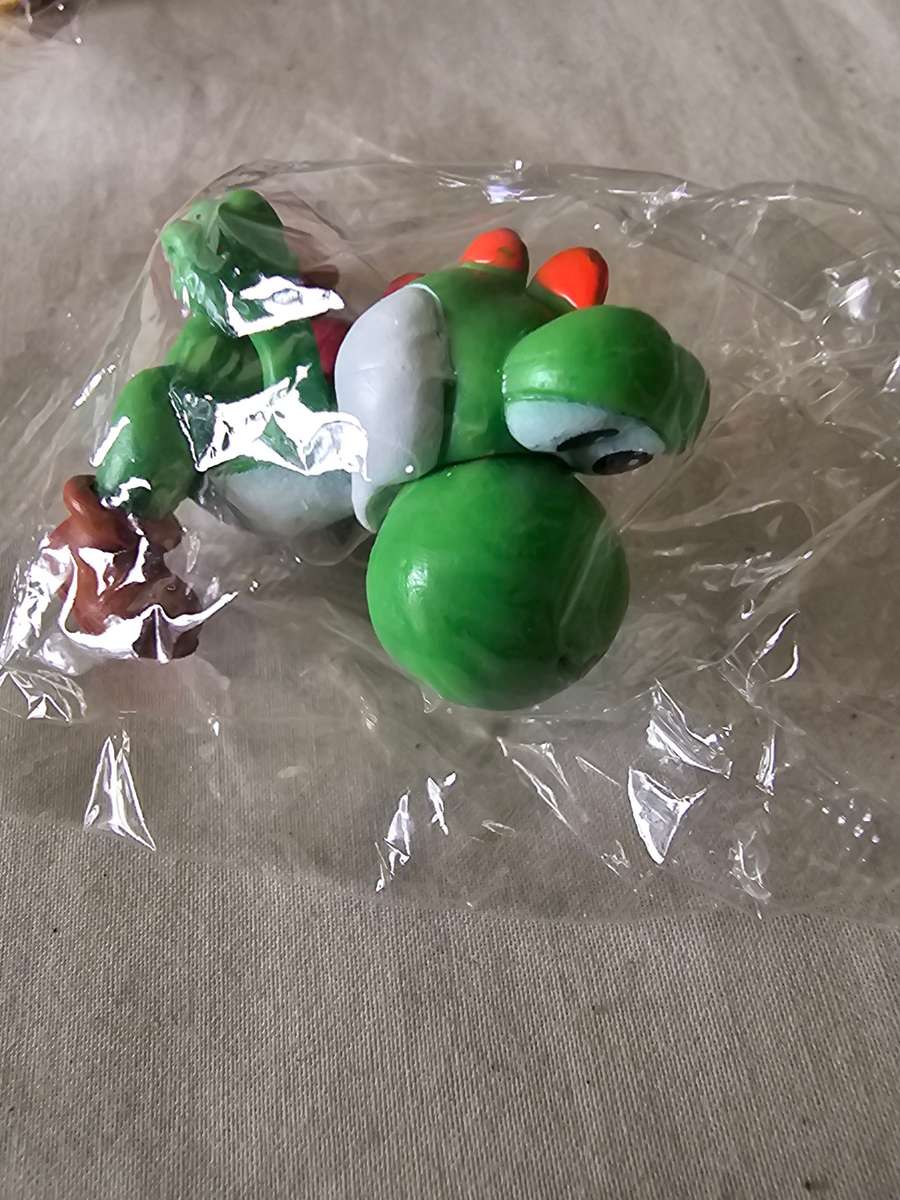 6 PIECE COLLECTABLE MINI TOYS(INCL.MARIO BROS AND LUIGI)