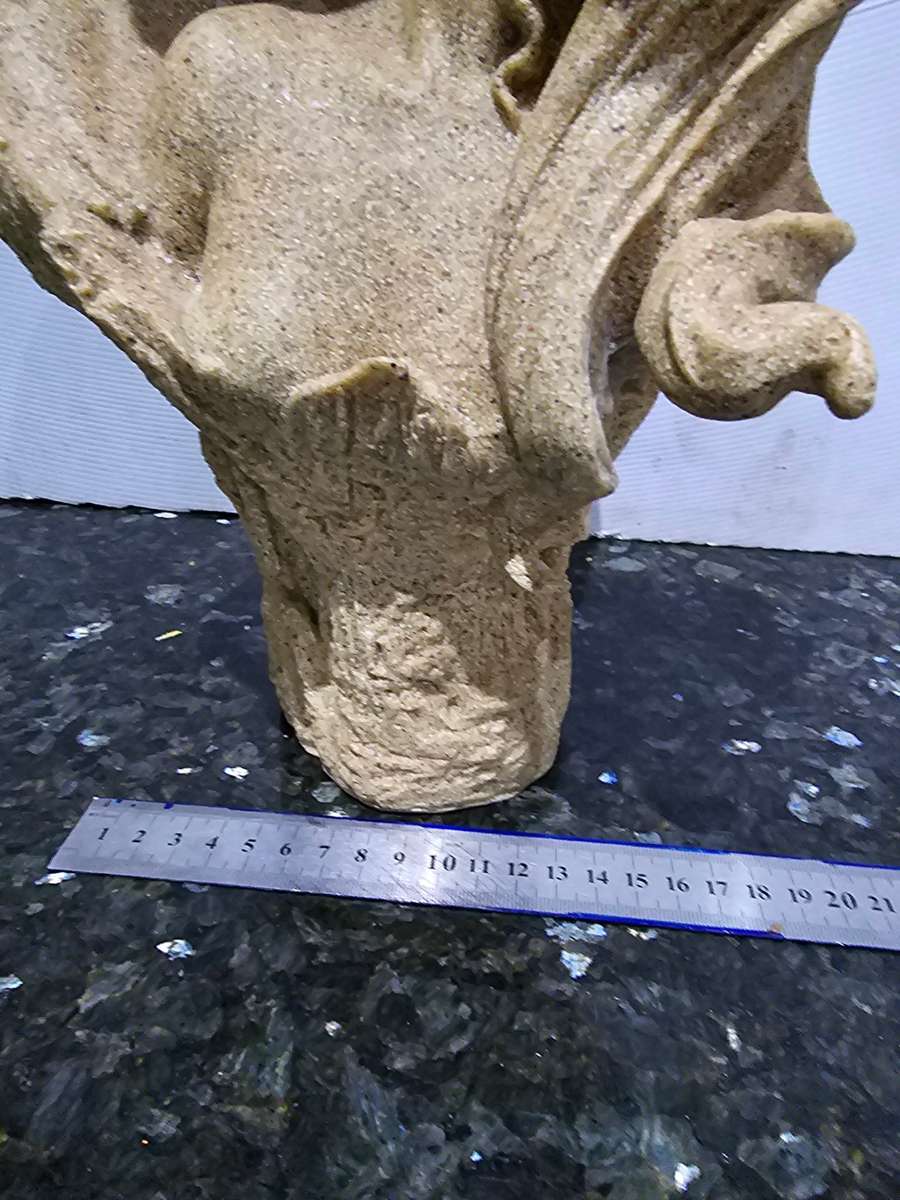 FIBRE COUPLE KISSING STATUE FOR INTERIOR DECOR