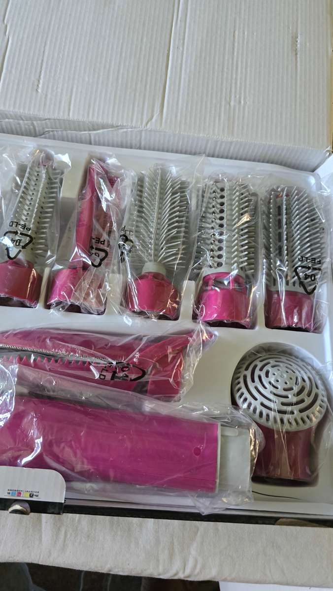 HAIR STYLER WITH 10 ATTACHMENTS