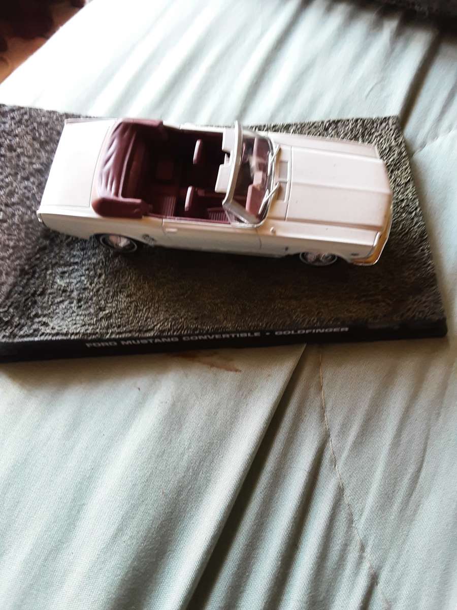 JAMES BOND DIE CAST MODEL FORD MUSTANG CONVERTIBLE-SCALE 1:43(GOLDFINGER)