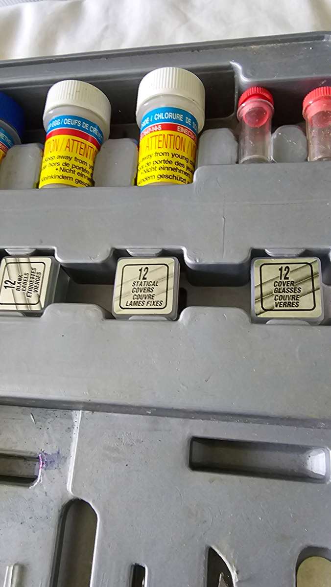 MICROSCOPE SET WITH ASSESCORIES IN CASE