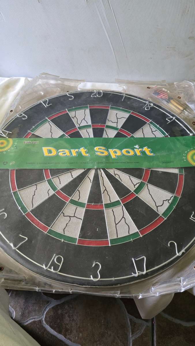 REVERSIBLE DART BOARD(2 WAYS)WITH 3 FLIGHTS