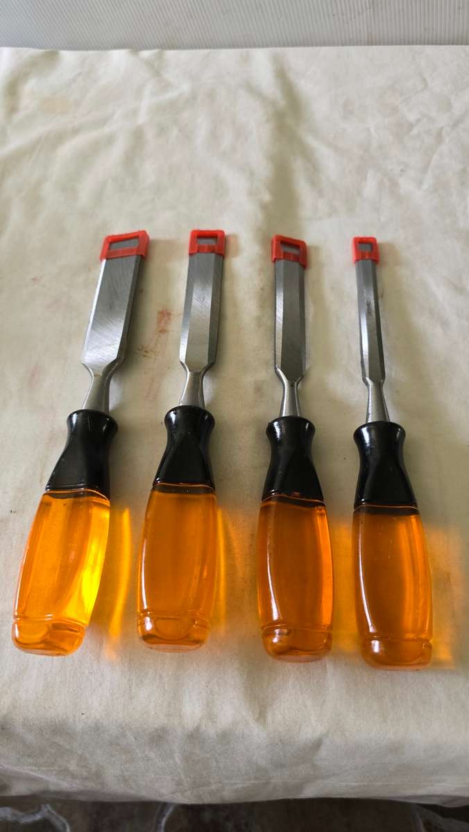4 PIECE FIRM HANDLE CHISEL SET