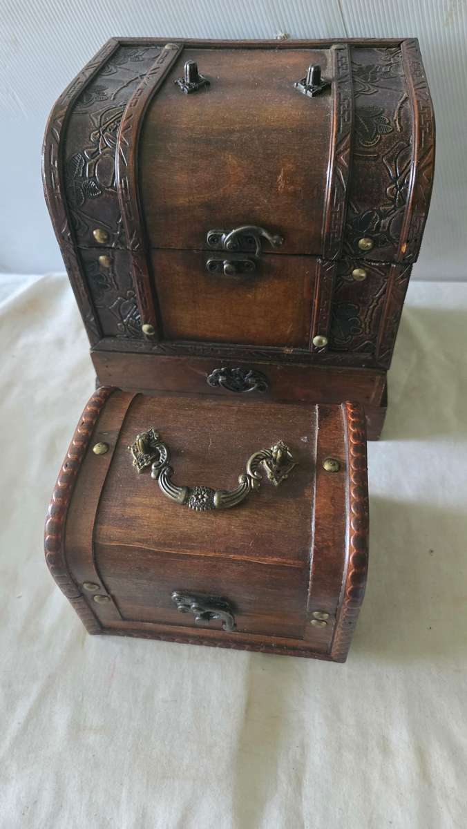 SET OF TWO WOODEN JEWELRY BOX