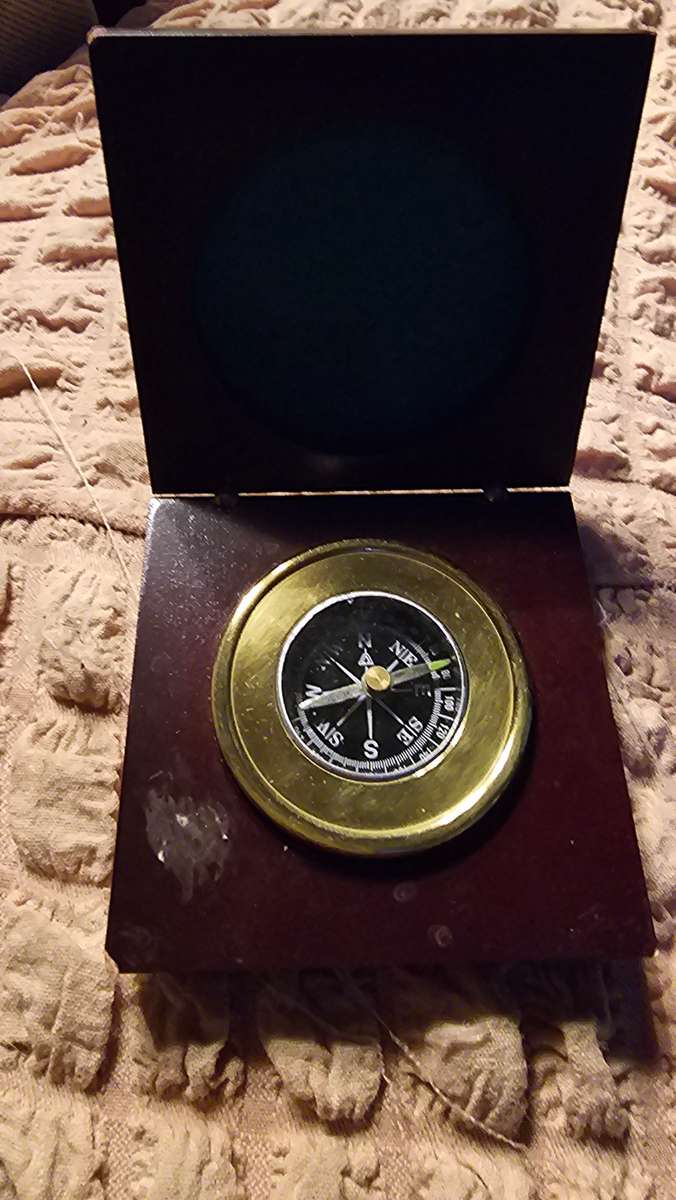 MAESTRO COMPASS IN SOLID WOODEN BOX