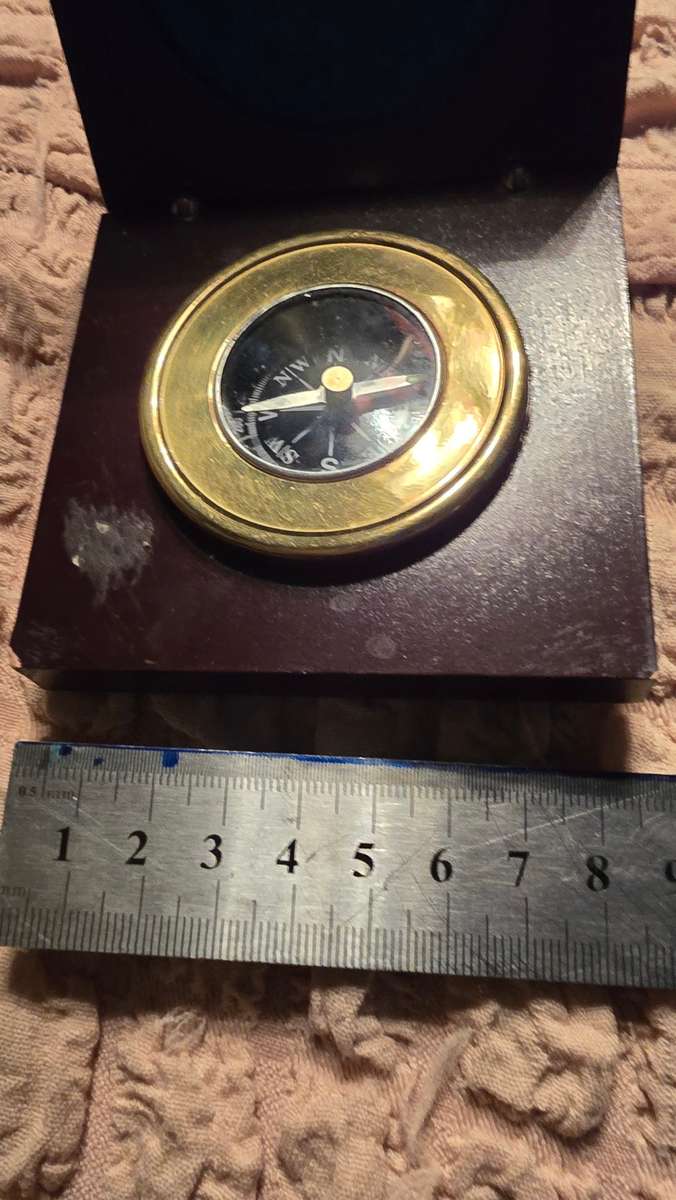 MAESTRO COMPASS IN SOLID WOODEN BOX