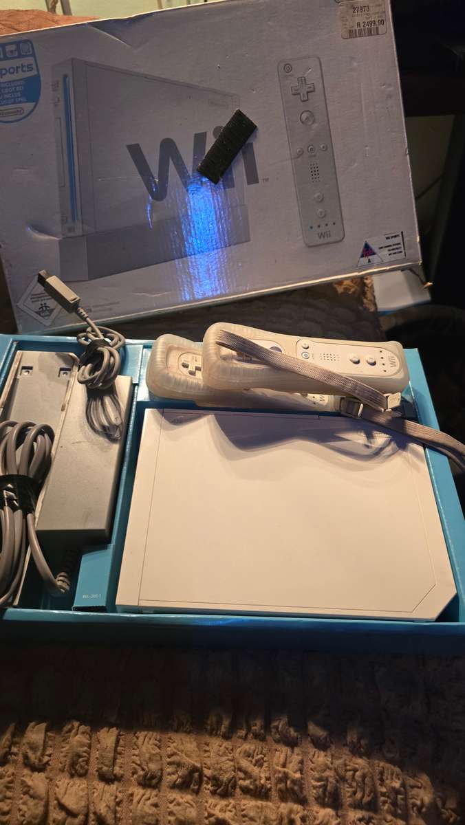 NINTENDO WII INCL.POWER SUPPLY AND 2 REMOTED IN ORIGINAL BOX