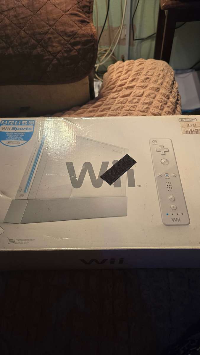 NINTENDO WII INCL.POWER SUPPLY AND 2 REMOTED IN ORIGINAL BOX