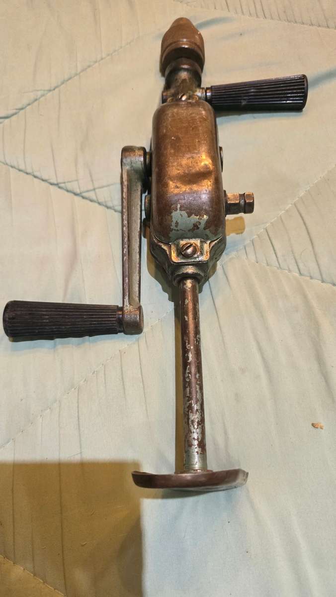 VINTAGE HAND DRILL