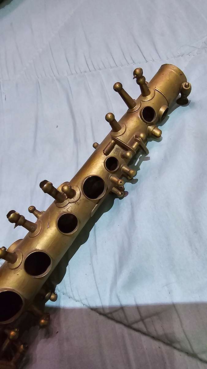 VINTAGE SAXOPHONE FOR DECORATIVE PURPOSE OR REPAIRS