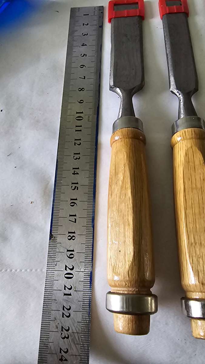 4 PIECE WOODEN HANDLES CHISEL SET