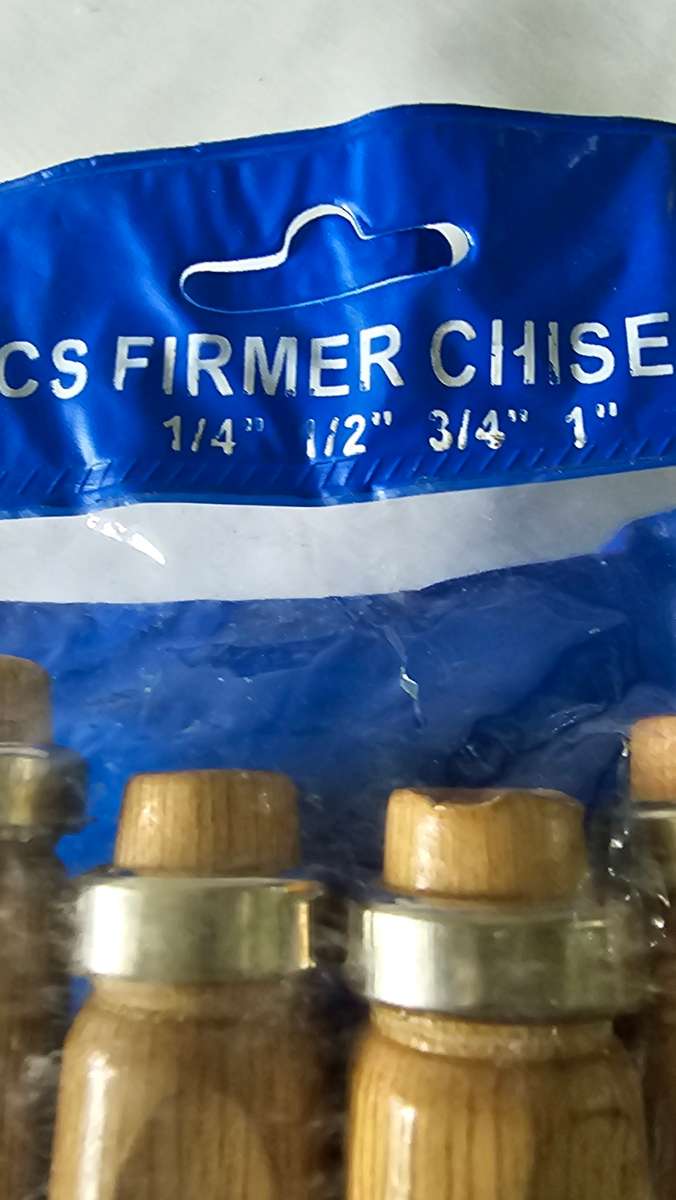 4 PIECE WOODEN HANDLES CHISEL SET