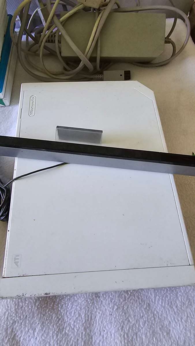 NINTENDO WII CONSOLE INCL.POWER SUPPLY,9 GAME DISC AND ALL ASSESCORIES AS PER PHOTOS