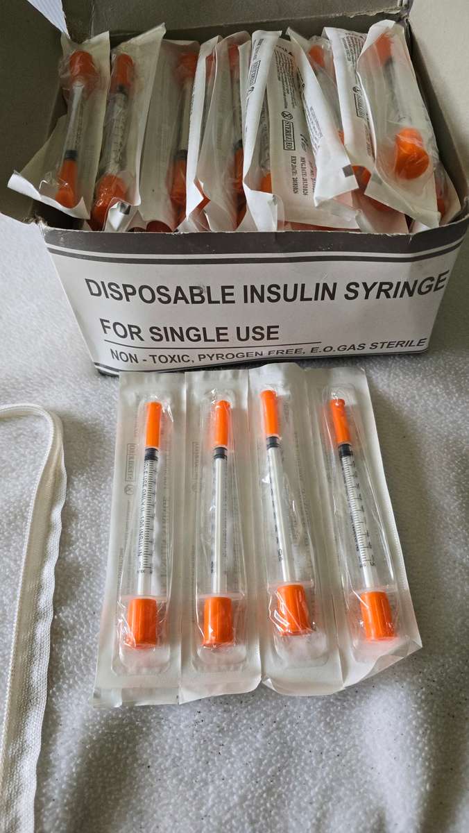 BOX OF 100 DISPOSABLE INSULIN SYRINGE