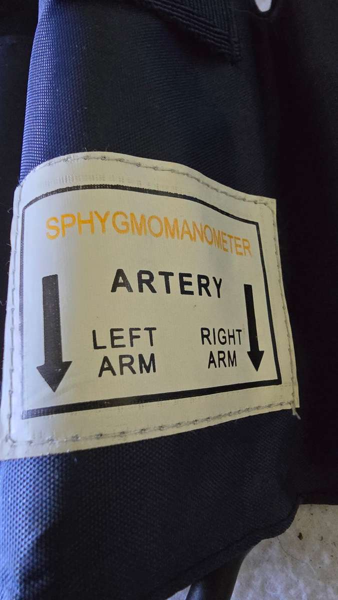 BLOOD PRESSURE MONITOR (VINTAGE)