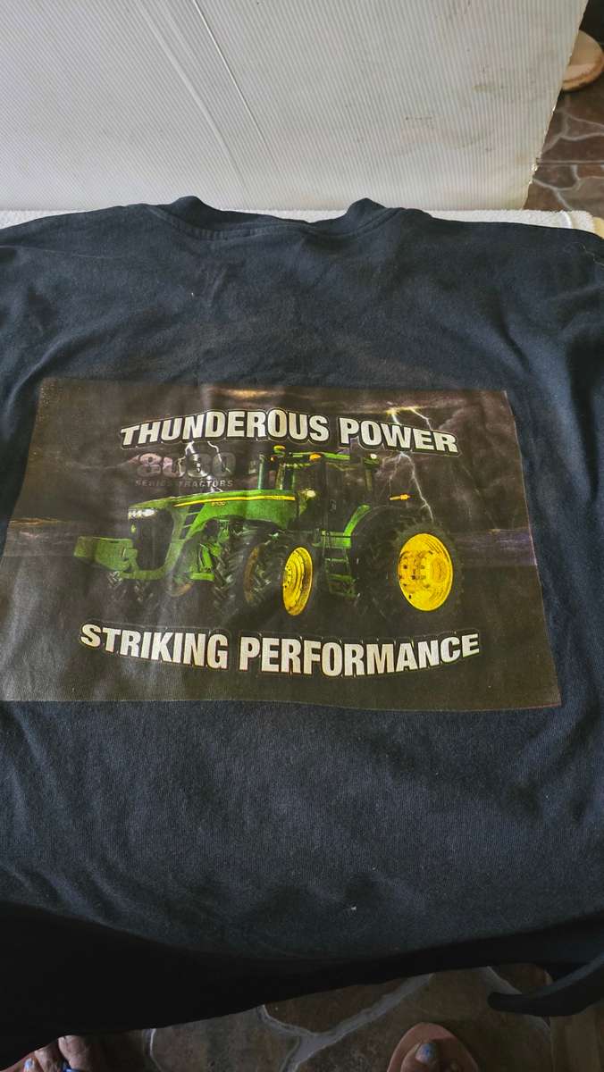 JOHN DEERE T SHIRT(LARGE)REVERSE TRACTOR PRINT