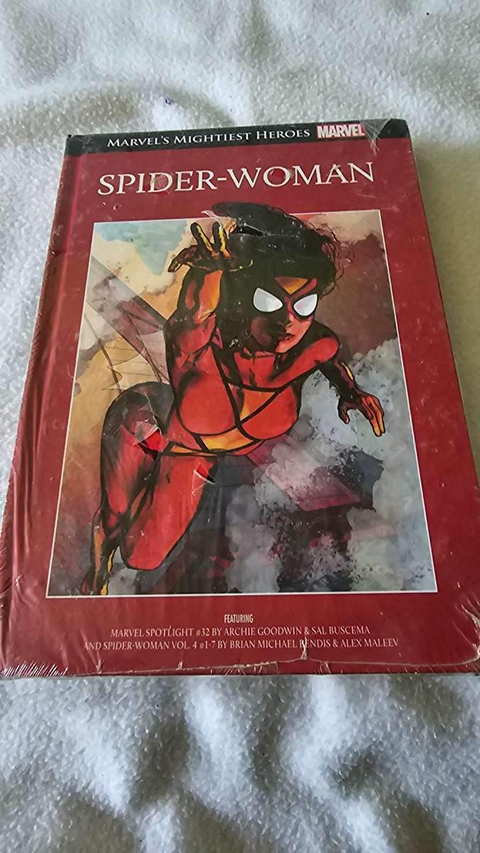 MARVEL SUPERHEROES HARDCOVER COMIC (SPIDERWOMAN)