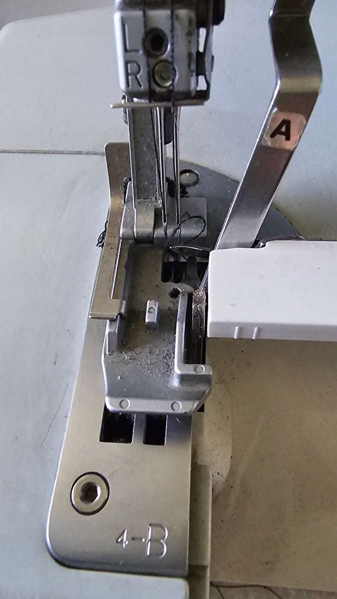 ELNA PRO 4DE DOUBLE NEEDLE OVERLOCKER(WORKS)