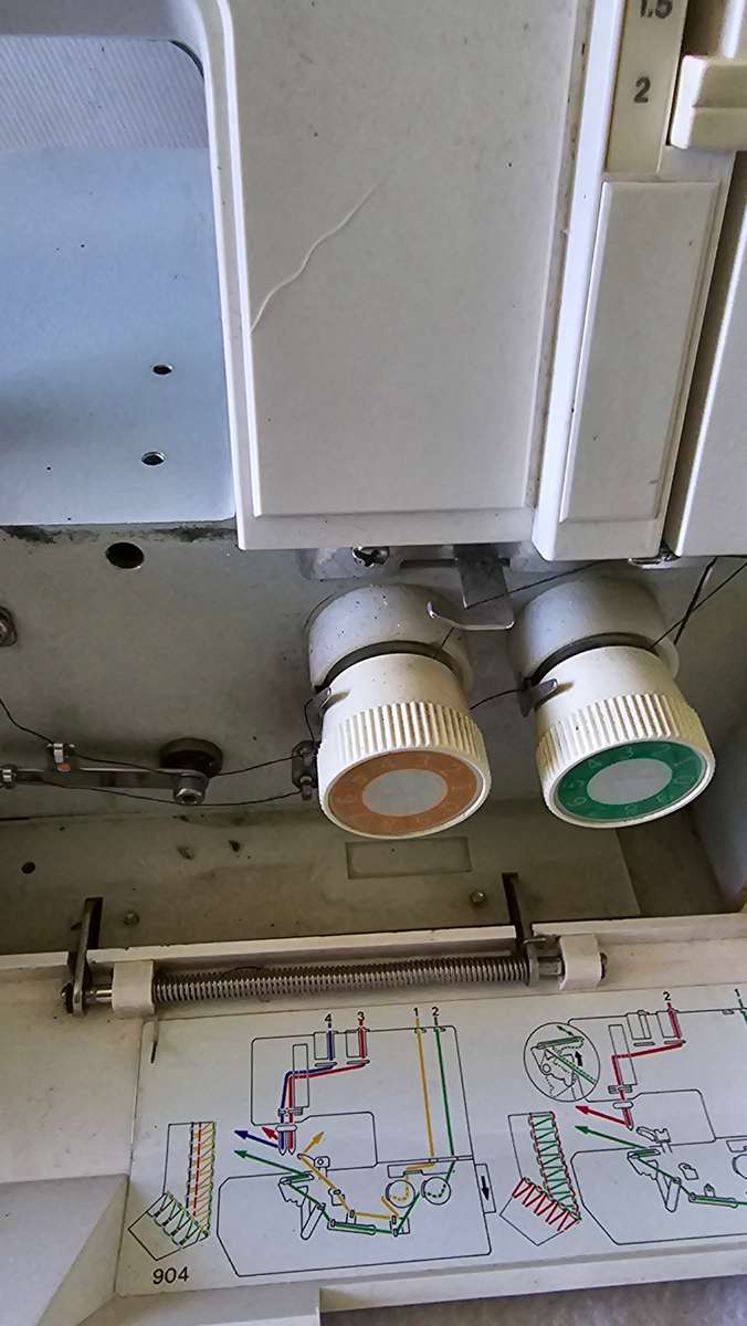 ELNA PRO 4DE DOUBLE NEEDLE OVERLOCKER(WORKS)