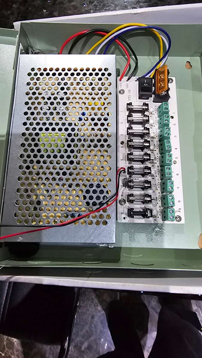 12 VDC,4 OUTPUT SWITCH MODE CCTV POWER SUPPLY