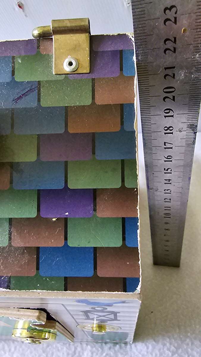 MELISSA &DOUG WOODEN DOORBELL HOUSE(4 DOORS AND KEYS)